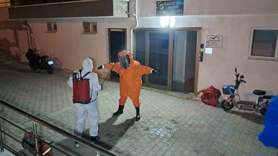 "Siyanür var, girmeyin" notu bulunan dairede ölü bulunan çiftin olayında cinayet ve intihar şüphesi