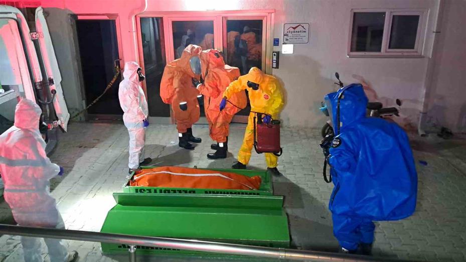 "Siyanür var, girmeyin" notu bulunan dairede ölü bulunan çiftin olayında cinayet ve intihar şüphesi