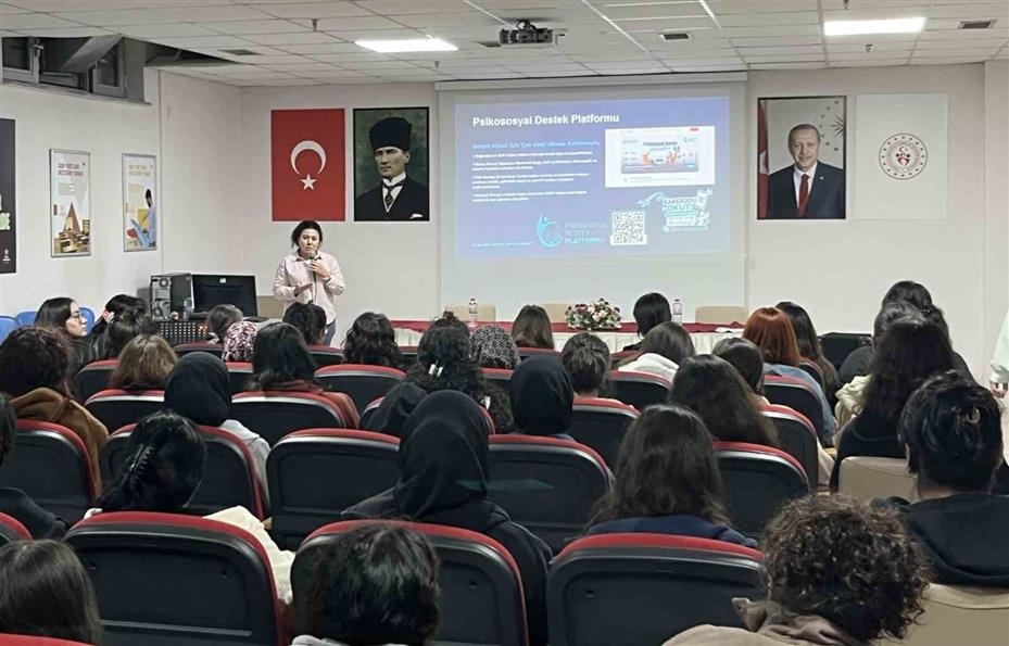 Eskişehir GSB yurtlarına yeni yerleşen öğrencilerle iletişim toplantısı düzenlendi