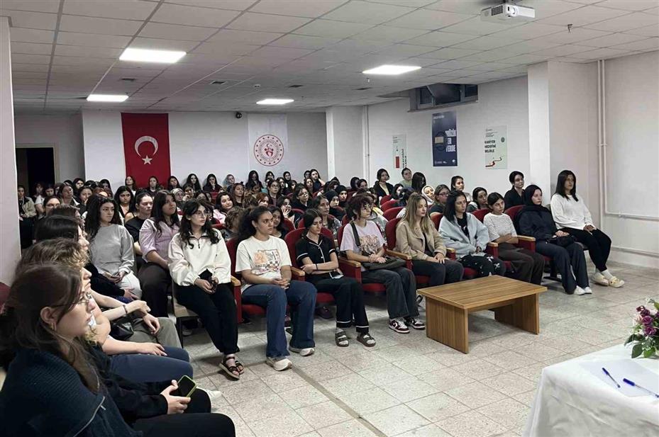 Eskişehir GSB yurtlarına yeni yerleşen öğrencilerle iletişim toplantısı düzenlendi