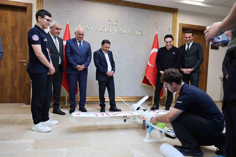 Vali Çiçek, GÖKTİM KartalAir Takımı Dünya Şampiyonlarını kabul etti