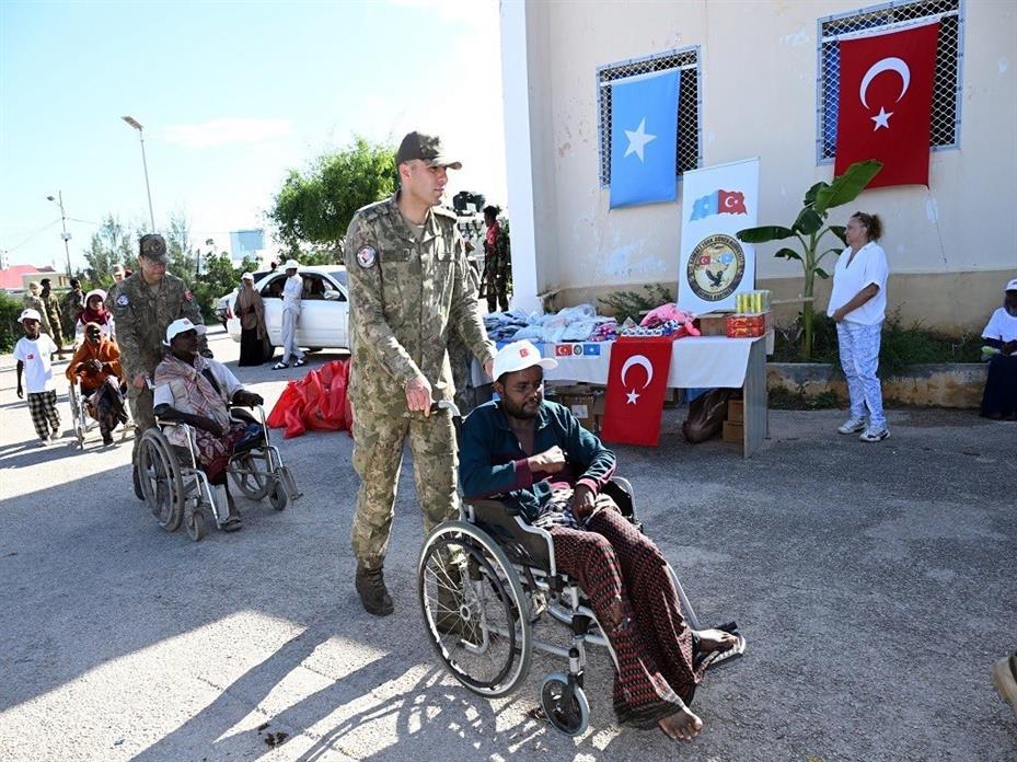 MSB, Somali’de ihtiyaç sahibi gazi ve ailelerine destek oldu