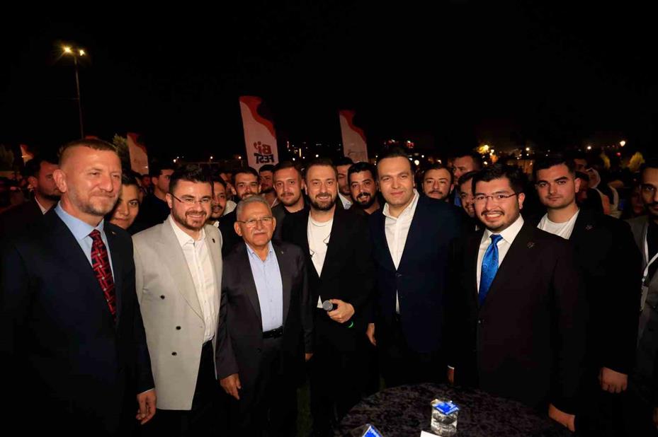 Başkan Büyükkılıç gençlerle buluştu