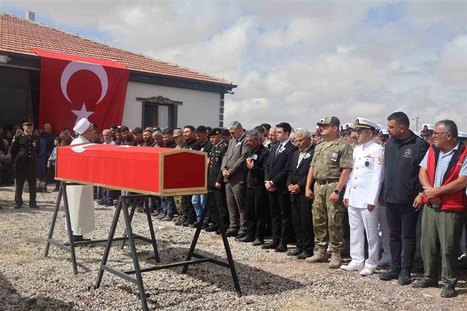 Düğünde isabet eden kurşunla hayatını kaybeden uzman çavuş son yolculuğuna uğurlandı