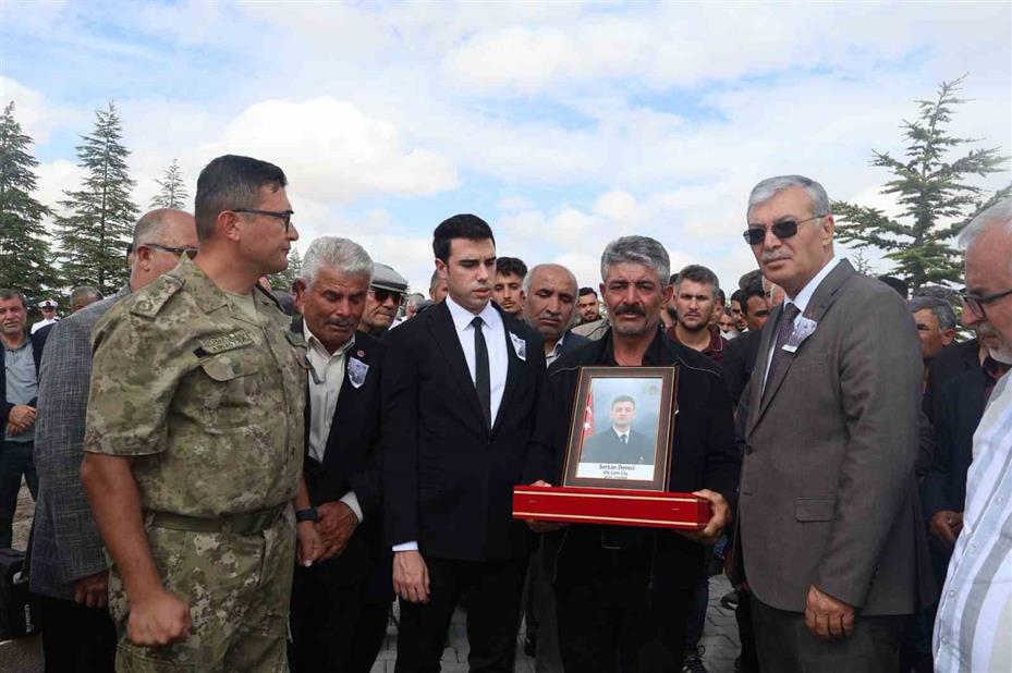 Düğünde isabet eden kurşunla hayatını kaybeden uzman çavuş son yolculuğuna uğurlandı