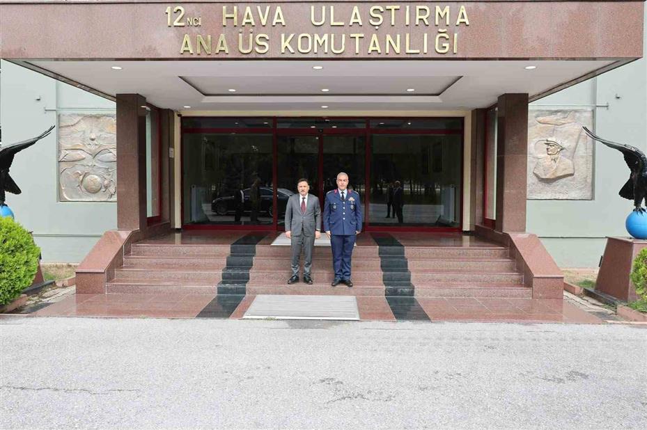 Vali Çiçek’ten göreve başlayan komutanlara ziyaret
