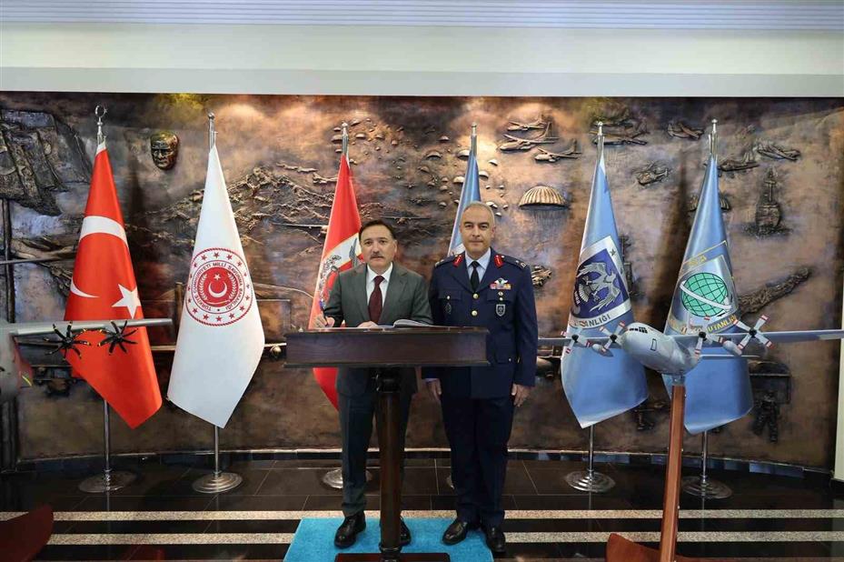 Vali Çiçek’ten göreve başlayan komutanlara ziyaret