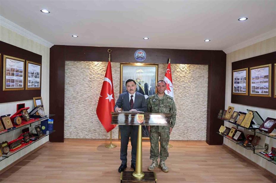 Vali Çiçek’ten göreve başlayan komutanlara ziyaret
