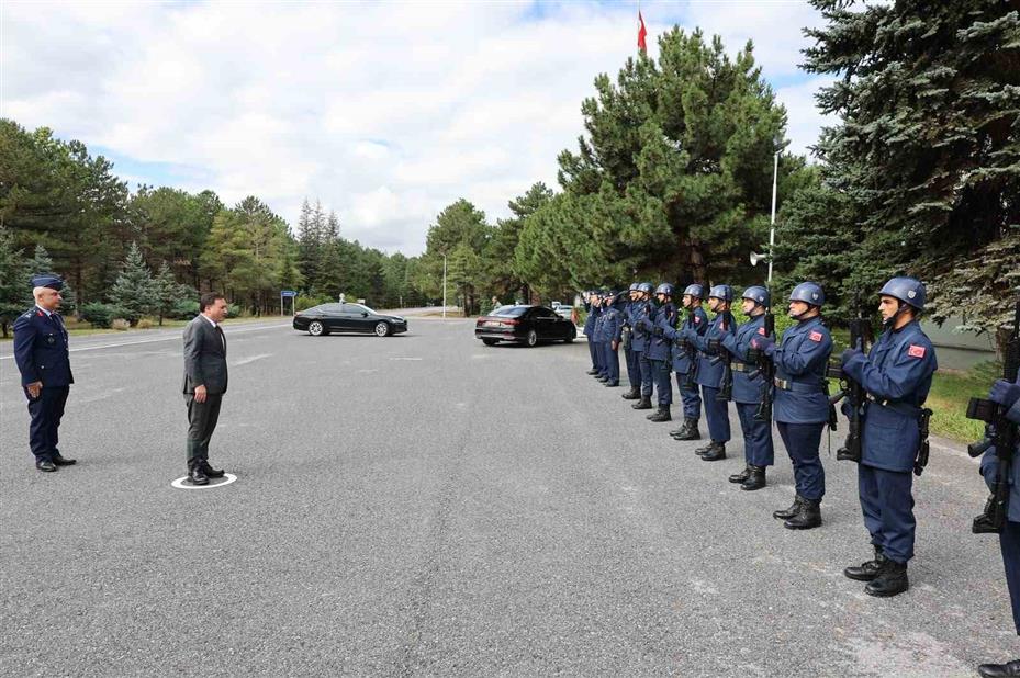Vali Çiçek’ten göreve başlayan komutanlara ziyaret
