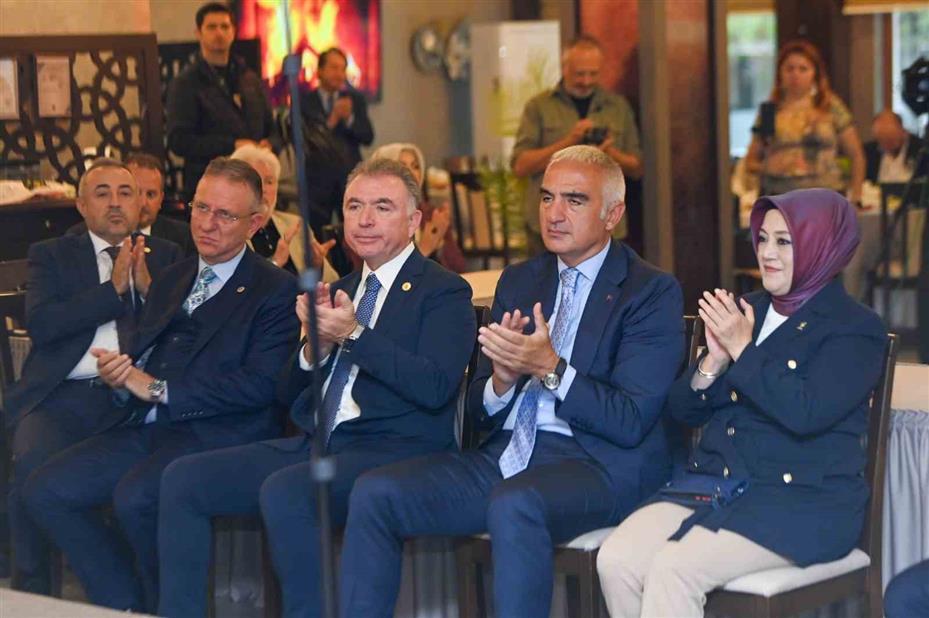 Bakan Ersoy, Türkiye Yüzyılı Buluşmaları’nda Kütahya’nın kültür turizm yatırımlarını anlattı