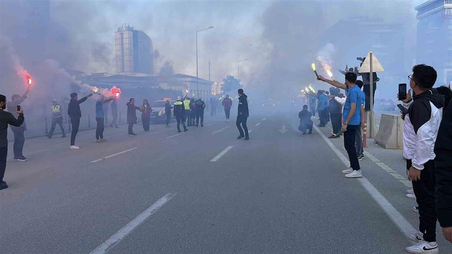 Konya’da Filistin Milli Takımı’na meşaleli karşılama