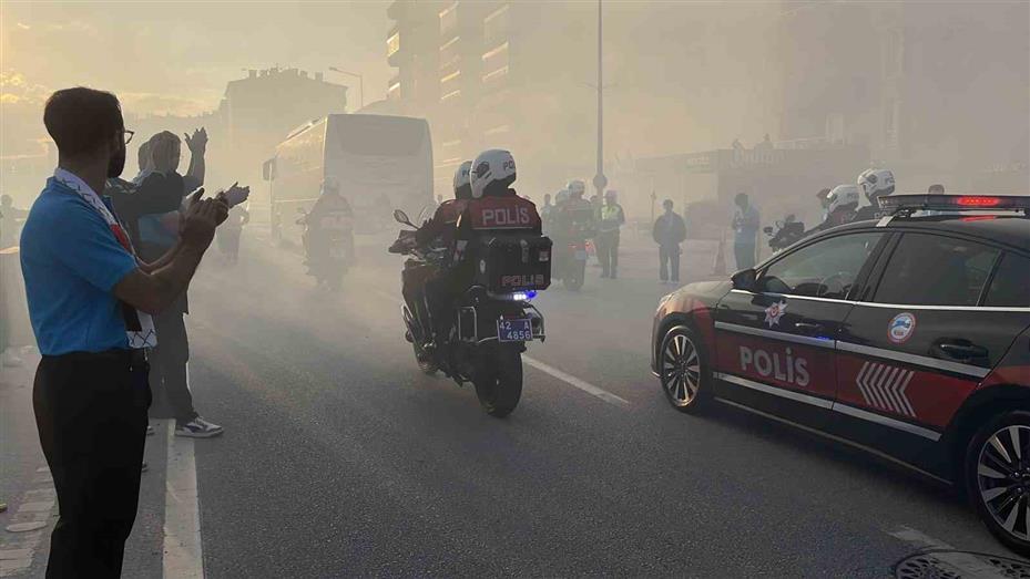 Konya’da Filistin Milli Takımı’na meşaleli karşılama