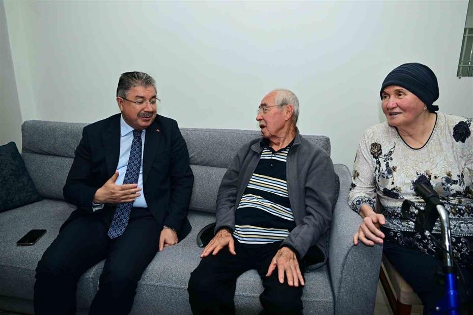 Vali Yılmaz’dan yaşlı vatandaşın evine anlamlı ziyaret