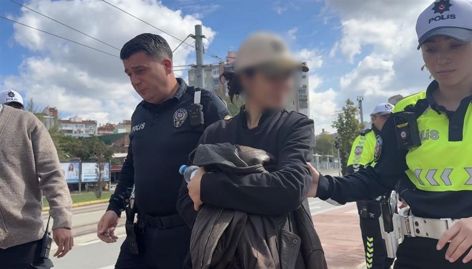 Ehliyetsiz sürücü; yüksek lisans öğrencisi ve uyuşturucu dolu çantayla polisten kaçtı 515 bin TL ceza kesildi