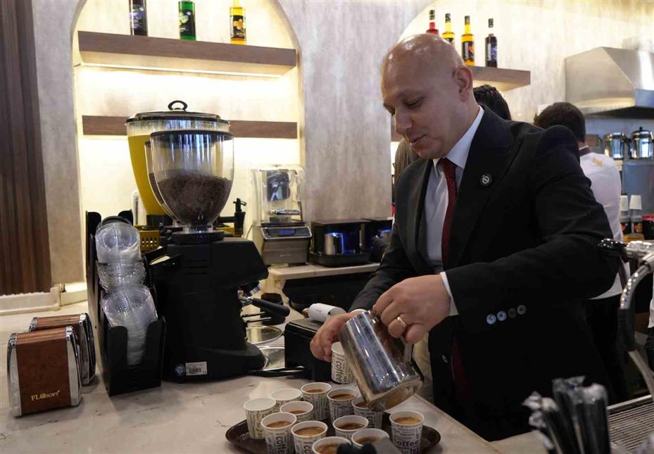 Dünya Kahve Günü’nde vatandaşlara kahve ikram edildi
