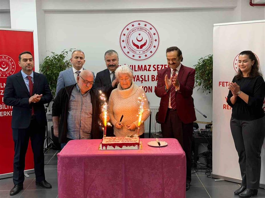 Huzurevi sakinleri ve koruma altındaki çocuklar anlamlı etkinlikte bir araya geldi