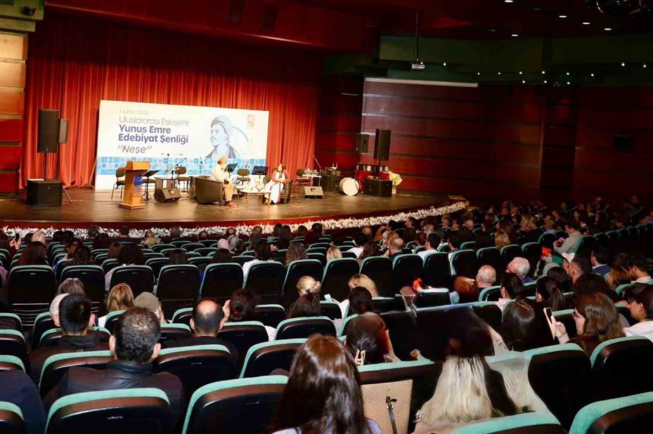 Uluslararası Eskişehir Yunus Emre Edebiyat Şenliği muhteşem bir açılışla başladı