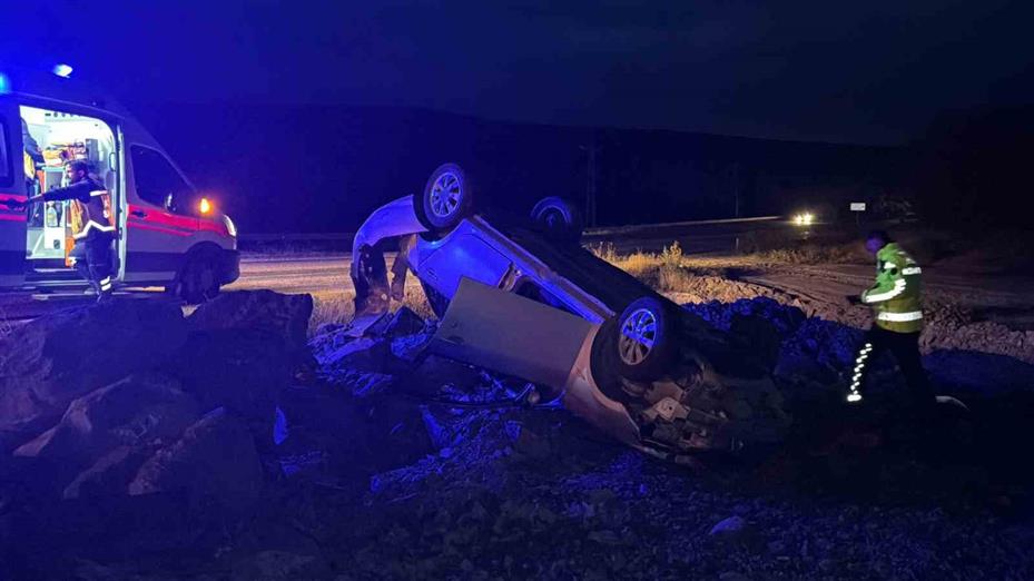 Ankara’da sürücü takla atan otomobilden burnu kanamadan sağ çıktı