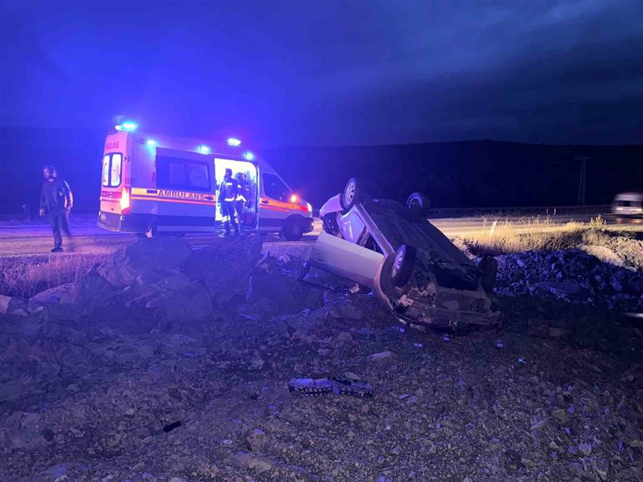 Ankara’da sürücü takla atan otomobilden burnu kanamadan sağ çıktı