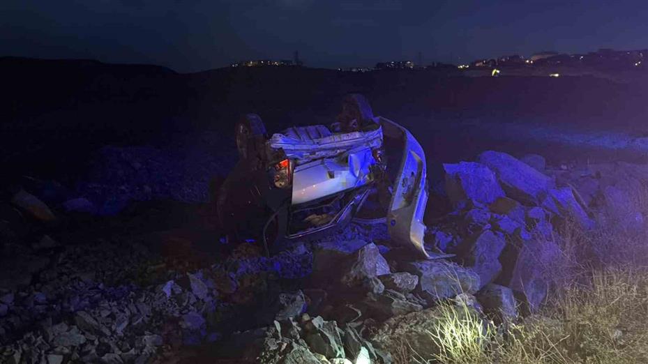 Ankara’da sürücü takla atan otomobilden burnu kanamadan sağ çıktı
