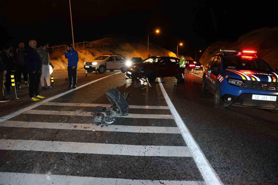 Nevşehir’de iki otomobil kafa kafaya çarpıştı: 3’ü Çinli turist 5 yaralı