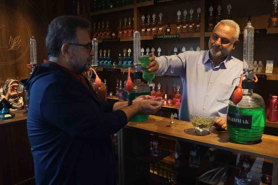 Türkülere konu olan madımağın dondurmasından sonra bu kez de kolonyasını yaptılar