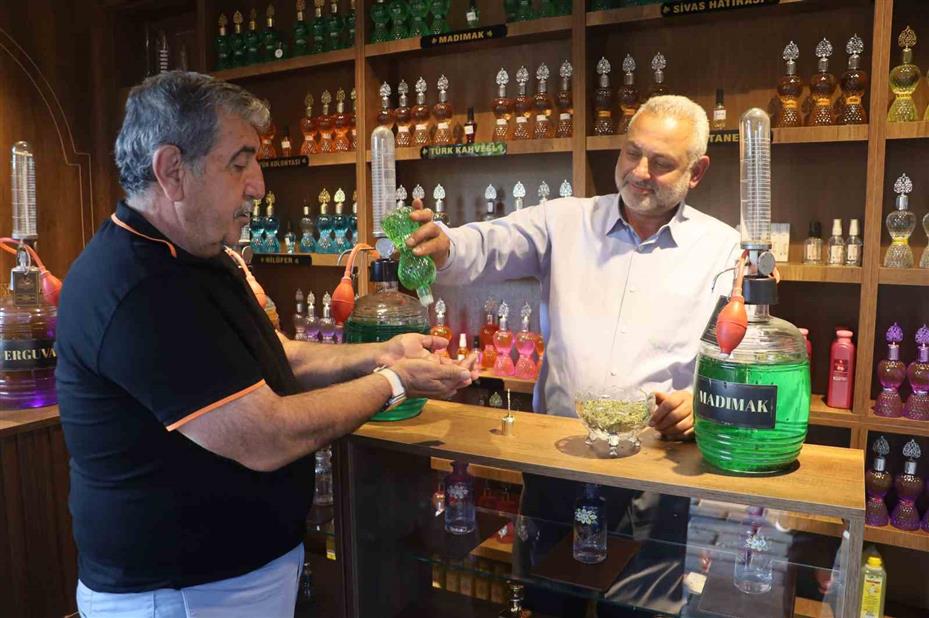 Türkülere konu olan madımağın dondurmasından sonra bu kez de kolonyasını yaptılar