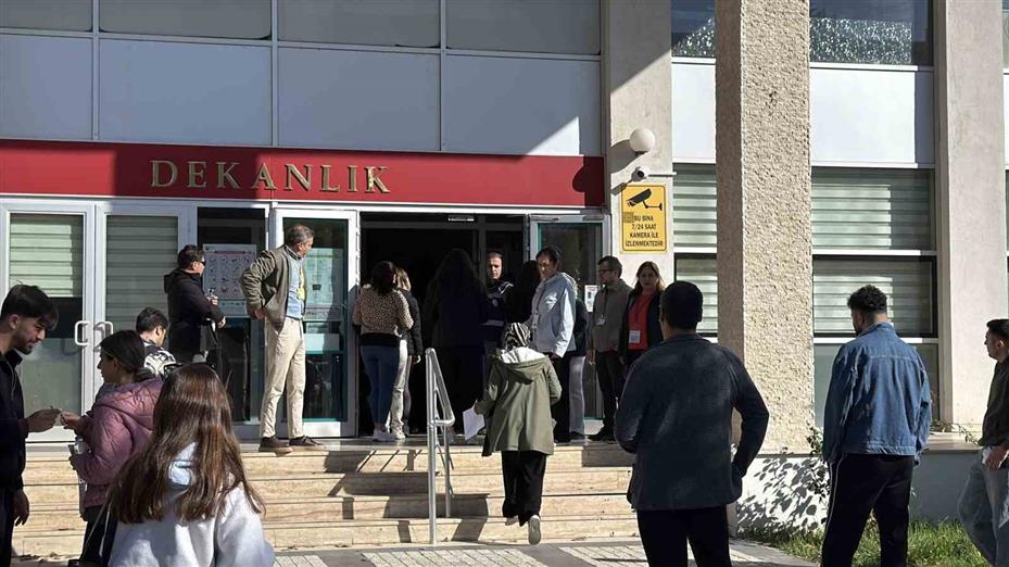 Eskişehir’de trafik durdu, adaylar sınava koşarak yetişmeye çalıştı