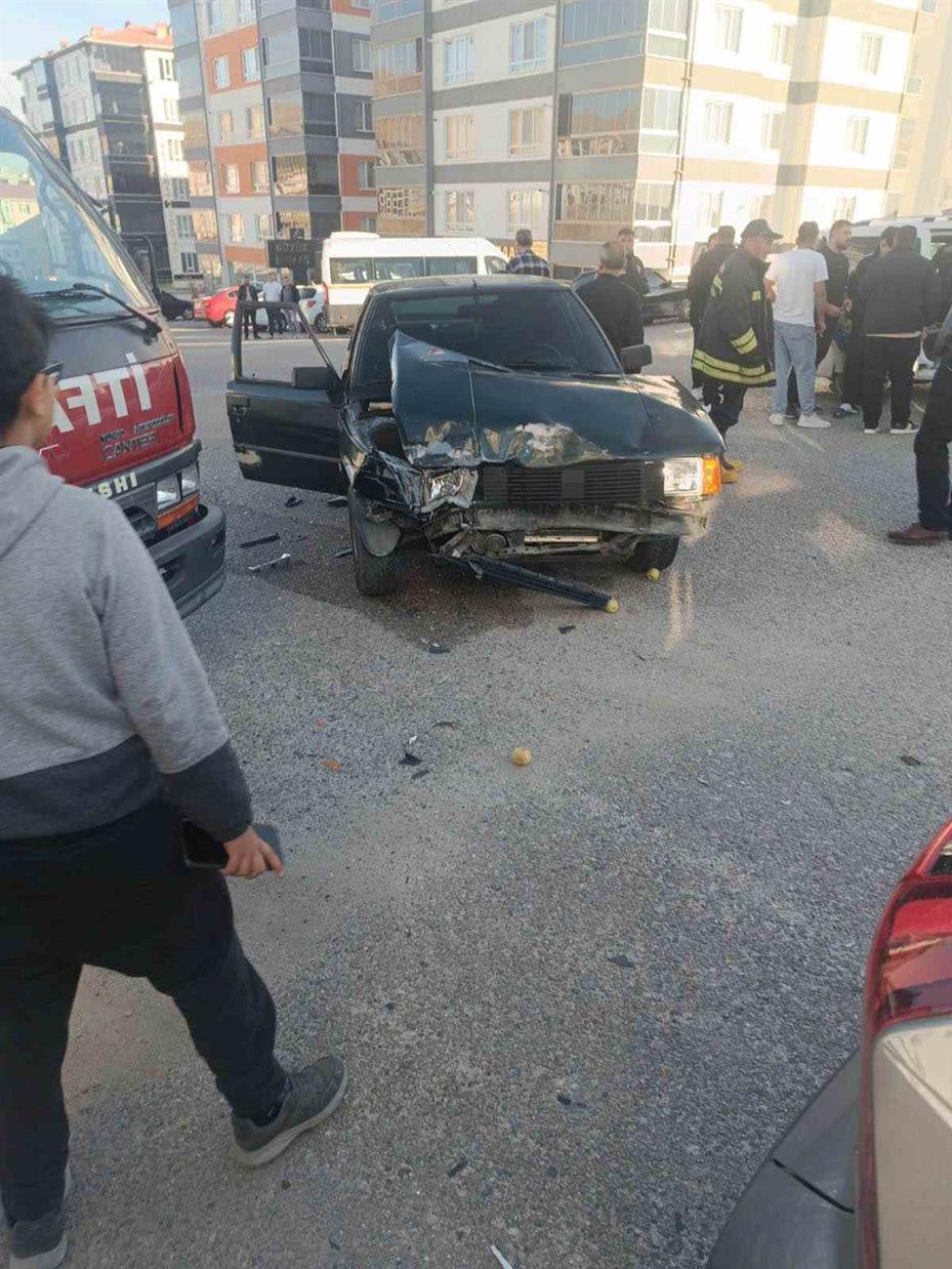 Eskişehir’de otomobil minibüsle çarpıştı: 5 yaralı