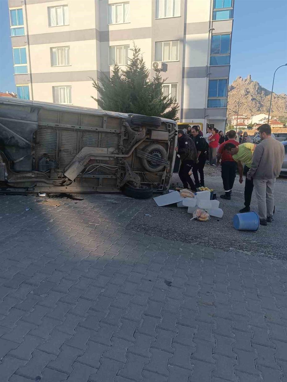 Eskişehir’de otomobil minibüsle çarpıştı: 5 yaralı