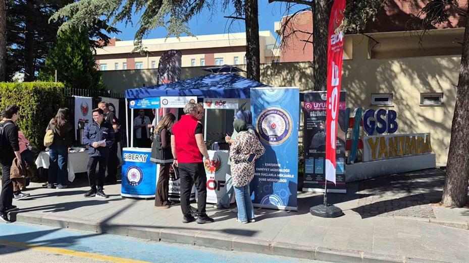 Eskişehir’de üniversite öğrencilerine siber güvenlik bilgilendirmesi yapıldı