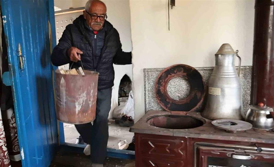 Köyde 11 yıldır tek başına yaşıyor