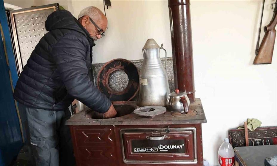 Köyde 11 yıldır tek başına yaşıyor
