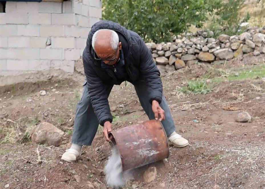 Köyde 11 yıldır tek başına yaşıyor