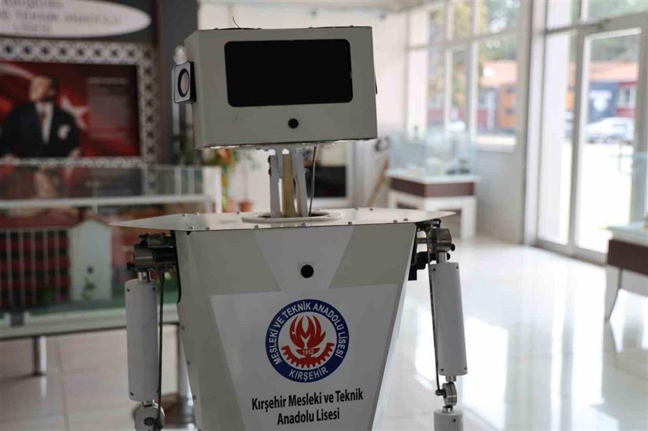 Kırşehir’de meslek lisesi öğrencileri endüstriyel robot kol üretimine başladı