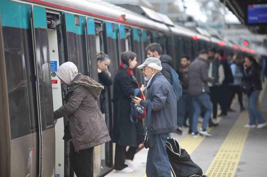 Ulaştırma Bakanlığı’nın raylı sistemleri dünya nüfusunun 5’te 2’si kadar yolcu taşıdı