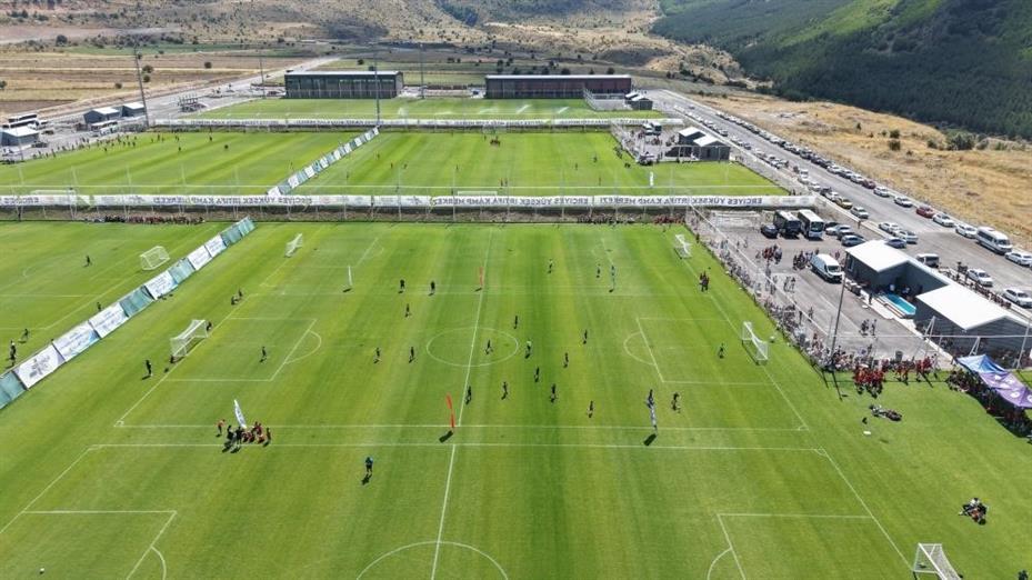 Deniz seviyesinden bin 850 metre yükseklikteki Yüksek İrtifa Kamp Merkezi 40 takımı ağırladı