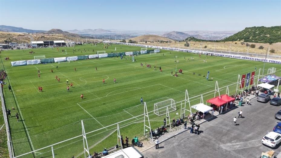 Deniz seviyesinden bin 850 metre yükseklikteki Yüksek İrtifa Kamp Merkezi 40 takımı ağırladı
