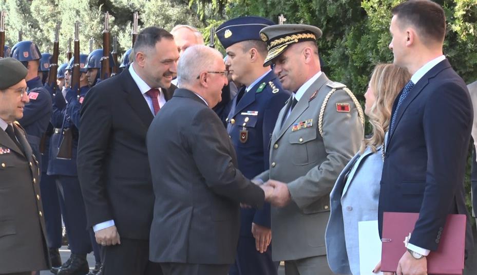 Bakan Güler, Arnavutluk Cumhuriyeti Savunma Bakanı Nufi ile görüştü
