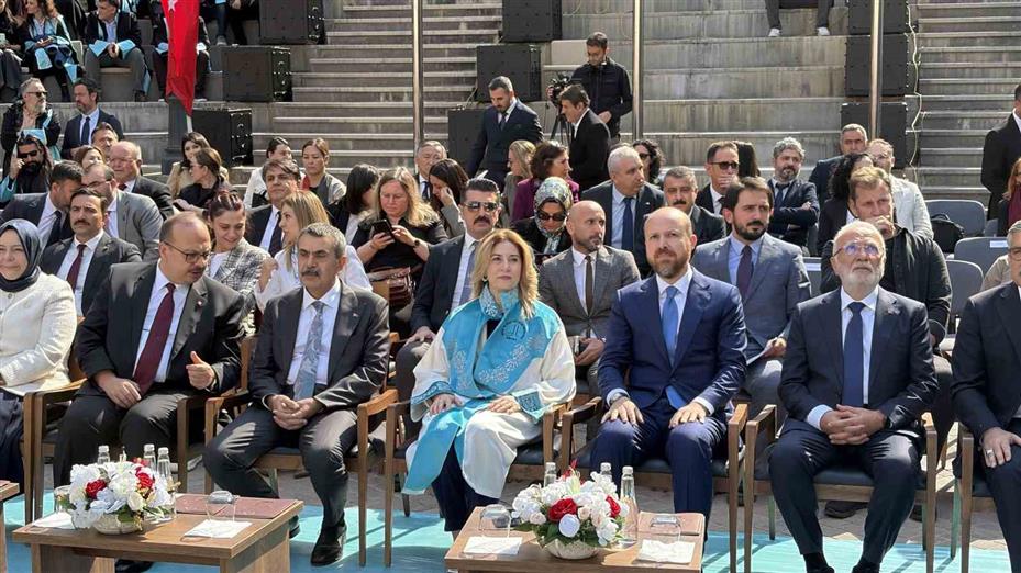 Bakan Tekin: "Okullarımızın kapısında, bahçesinde ve koridorunda gereken her tedbiri almayı sürdüreceğiz"