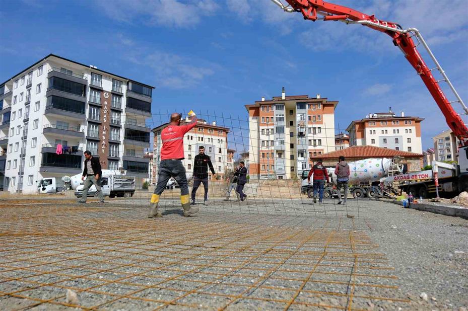 Akdağmadeni’nde 100. Yıl Spor Kompleksi inşa çalışmaları tüm hızıyla devam ediyor