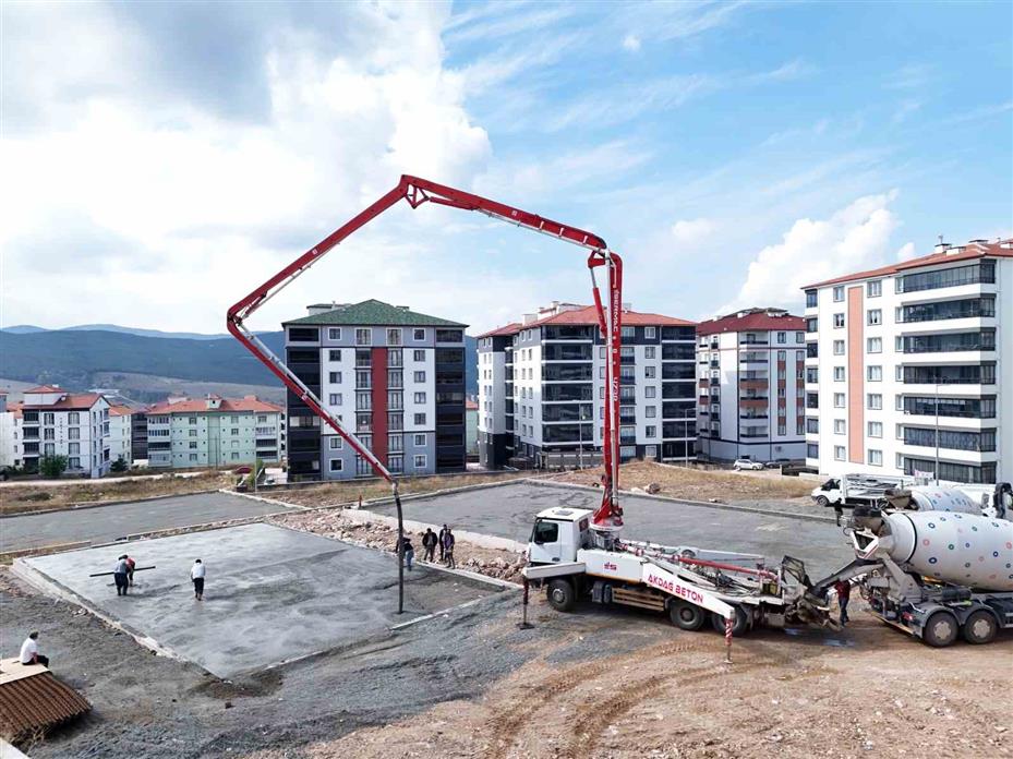 Akdağmadeni’nde 100. Yıl Spor Kompleksi inşa çalışmaları tüm hızıyla devam ediyor