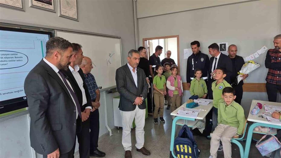 Sınıf başkanı seçim vaadini tuttu: Başkan Ekinci 3-D sınıfıyla buluştu