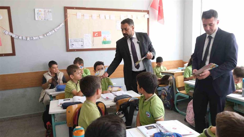 Sınıf başkanı seçim vaadini tuttu: Başkan Ekinci 3-D sınıfıyla buluştu