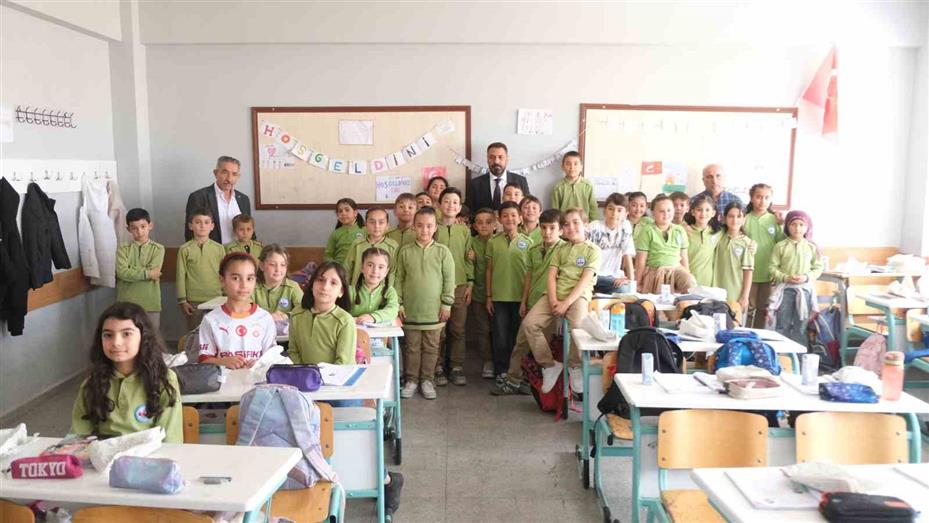 Sınıf başkanı seçim vaadini tuttu: Başkan Ekinci 3-D sınıfıyla buluştu