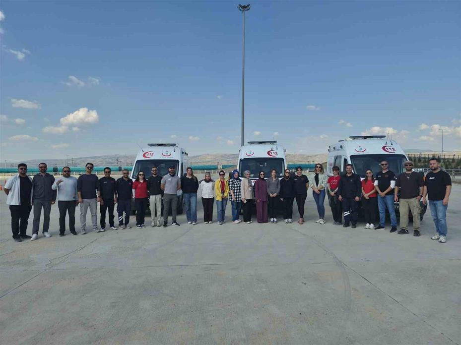 Eskişehir’de ambulans sürücülerine güvenli ve kontrollü sürüş eğitimi verildi