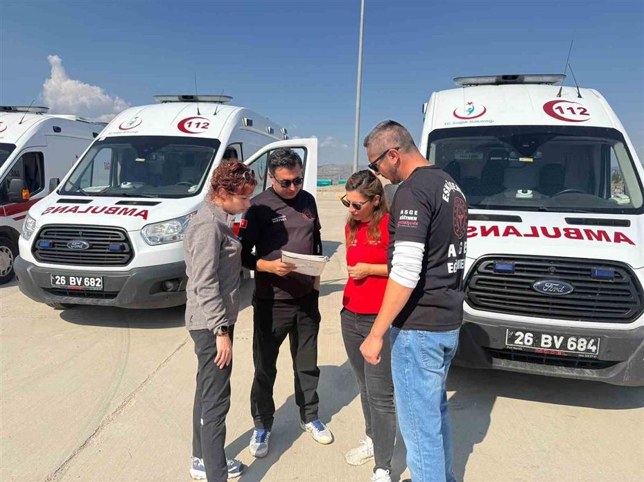 Eskişehir’de ambulans sürücülerine güvenli ve kontrollü sürüş eğitimi verildi