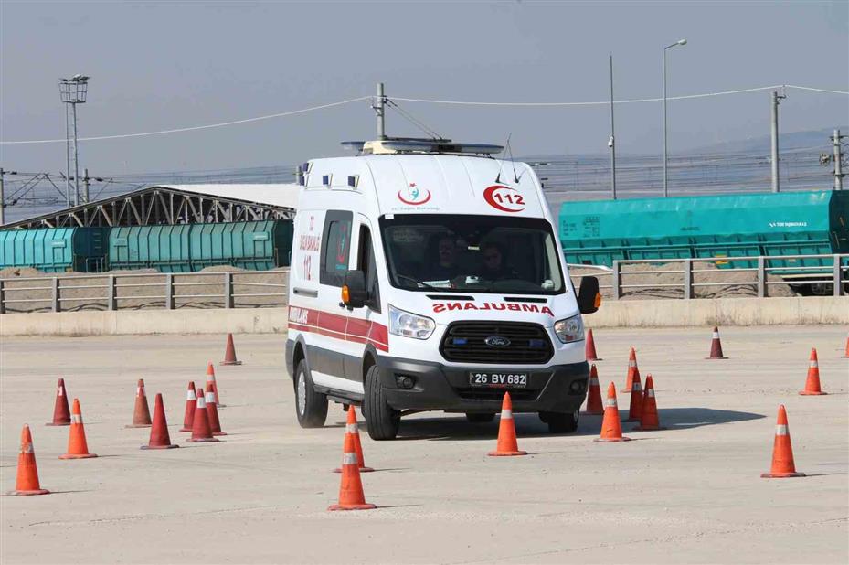 Eskişehir’de ambulans sürücülerine güvenli ve kontrollü sürüş eğitimi verildi