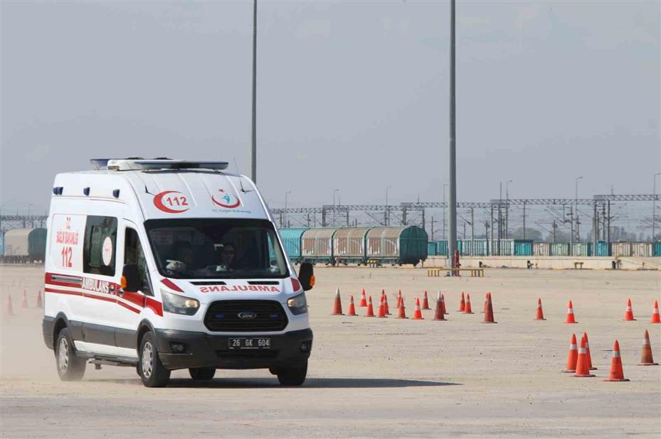 Eskişehir’de ambulans sürücülerine güvenli ve kontrollü sürüş eğitimi verildi