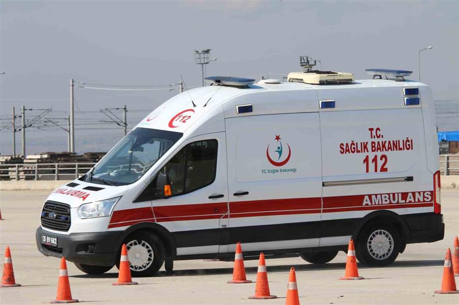 Eskişehir’de ambulans sürücülerine güvenli ve kontrollü sürüş eğitimi verildi